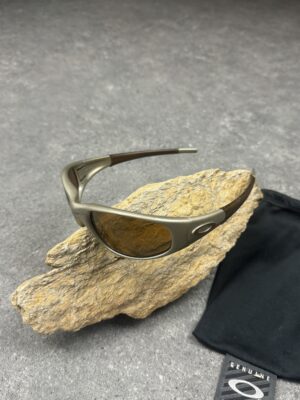 Oakley Straight 1.0